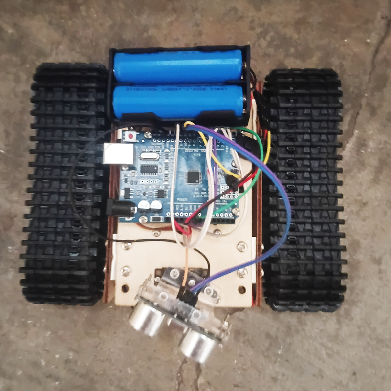 IDA from above: Arduino Uno, 2S 18650 battery pack and the ultrasonic sensor